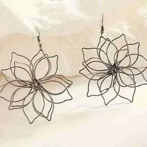 Flower Gunmetal Wire Earrings